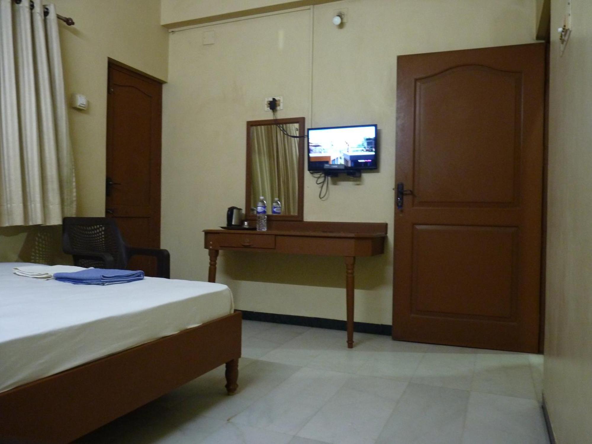 Nanda Lodge Mettuppālaiyam Zewnętrze zdjęcie