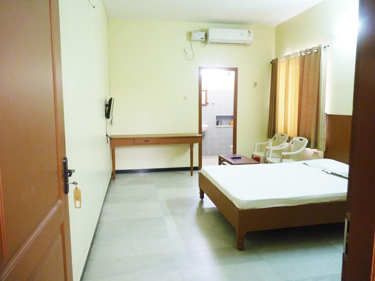 Nanda Lodge Mettuppālaiyam Zewnętrze zdjęcie