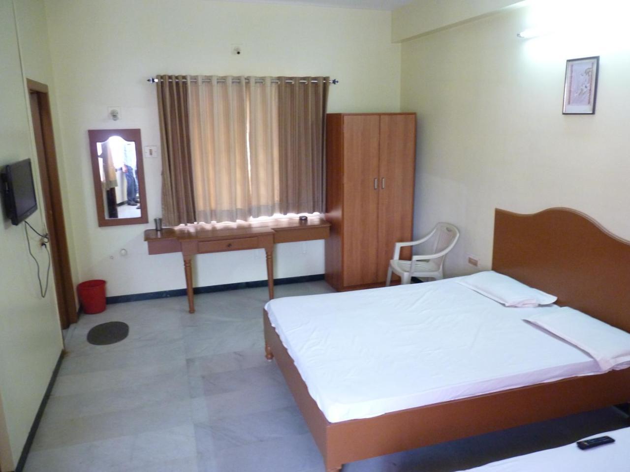 Nanda Lodge Mettuppālaiyam Zewnętrze zdjęcie