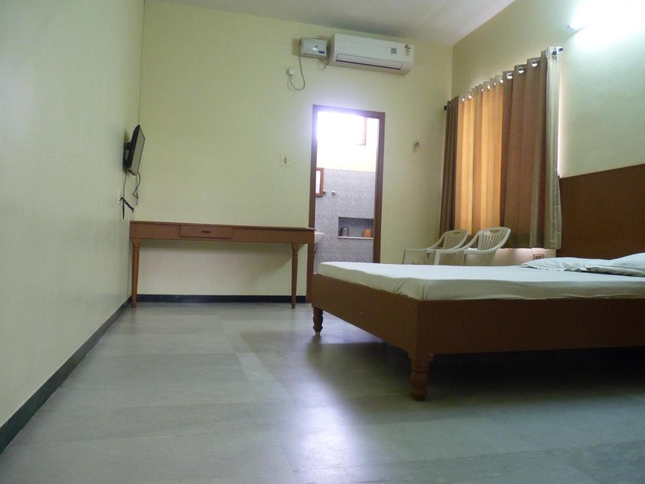 Nanda Lodge Mettuppālaiyam Zewnętrze zdjęcie