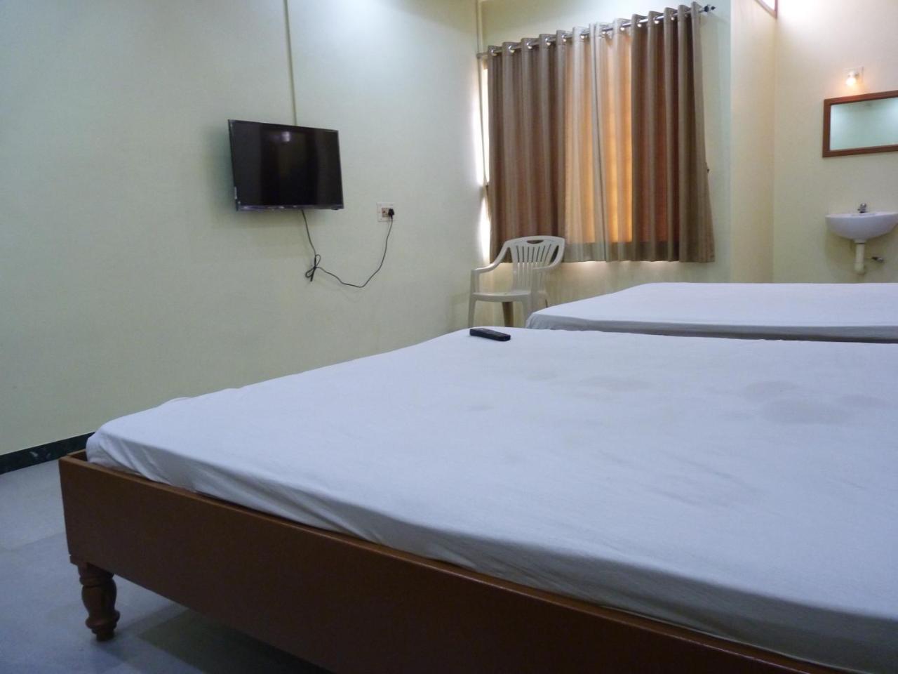 Nanda Lodge Mettuppālaiyam Zewnętrze zdjęcie